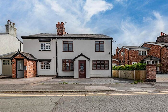 3 Bedroom Semi-Detached House For Sale In Hartford Road, Davenham, CW9