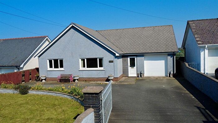 2 Bedroom Detached Bungalow For Sale In Pentre'r Bryn, Llandysul, SA44