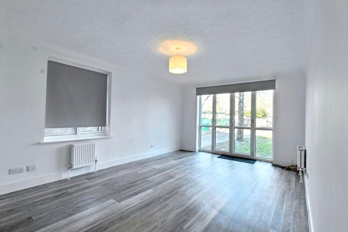 1 Bedroom Flat To Rent In Oaklands Court (), Bromley., BR1