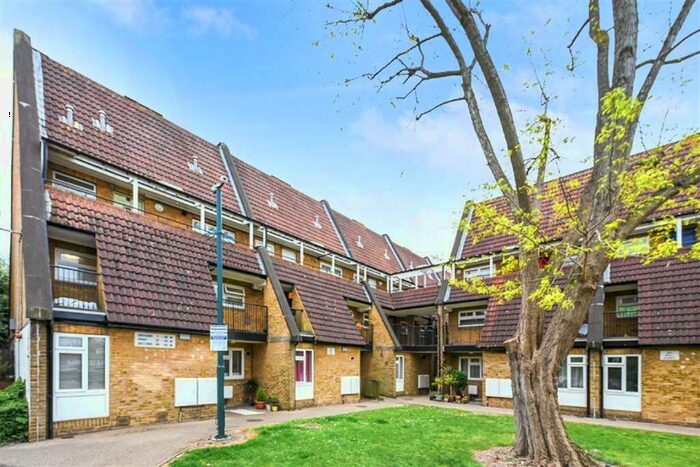 2 Bedroom Flat To Rent In Griffin Close, Willesden, NW10