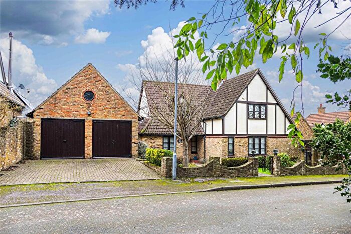 4 Bedroom Detached House For Sale In Castle Gateway, Berkhamsted, Hertfordshire, HP4