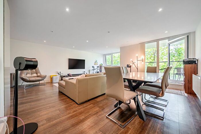 2 Bedroom Flat For Sale In Tavern Quay, Canada Water, London, SE16