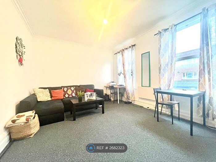 1 Bedroom Flat To Rent In North Street, Bedminster, Bristol, BS3