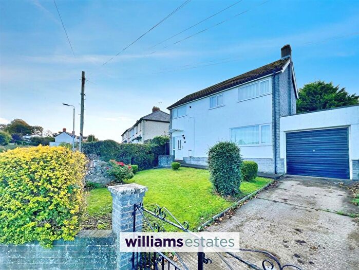 3 Bedroom Property For Sale In Bron Castell, Denbigh, LL16