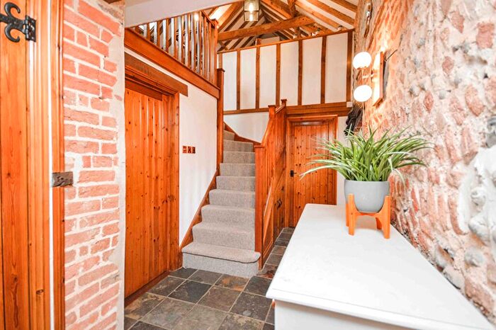 2 Bedroom Barn Conversion To Rent In Roughton, NR11