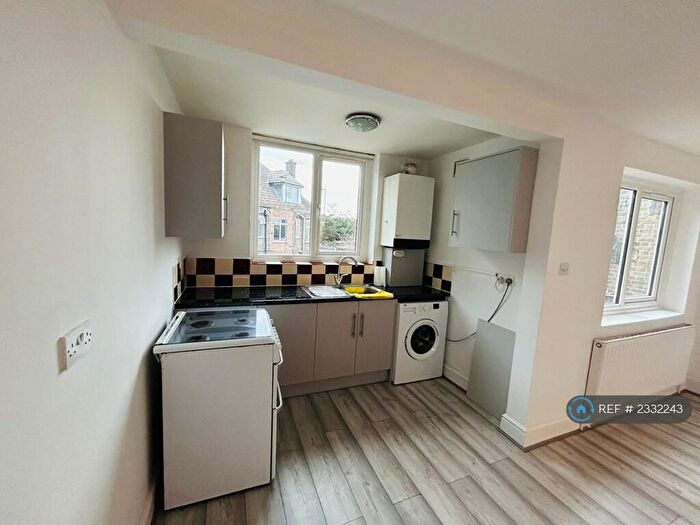 1 Bedroom Flat To Rent In Goresbrook Road, Dagenham, RM9