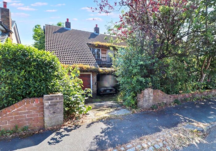 3 Bedroom Detached House For Sale In Far View Crescent, Huddersfield, West Yorkshire, HD5