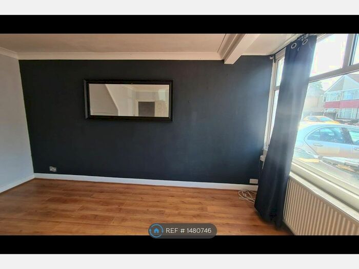 2 Bedroom Terraced House To Rent In Southcote Avenue, Feltham, TW13