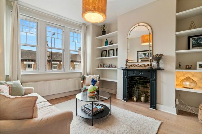 2 Bedroom Flat To Rent In Kilburn Lane, London, W10