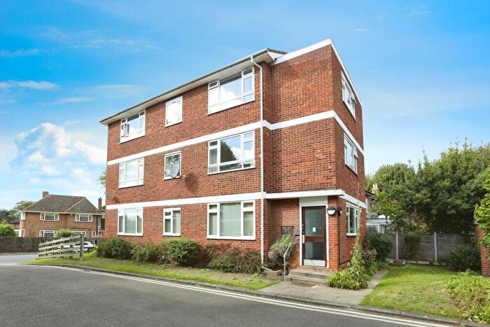 3 Bedroom Flat To Rent In Wythfield Road London, SE9