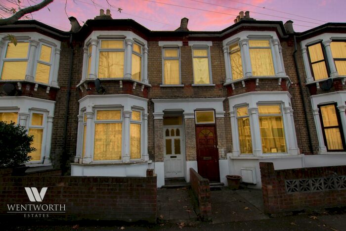 1 Bedroom Flat For Sale In Salcombe Road, Walthamstow, E17