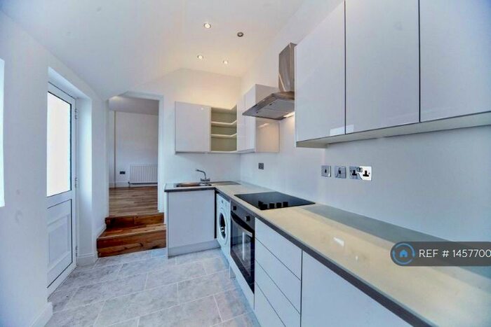 3 Bedroom Maisonette To Rent In Mitcham Road, Croydon, CR0