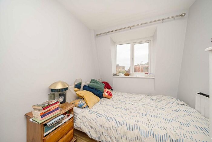 2 Bedroom Flat To Rent In Church Road, Acton, W3