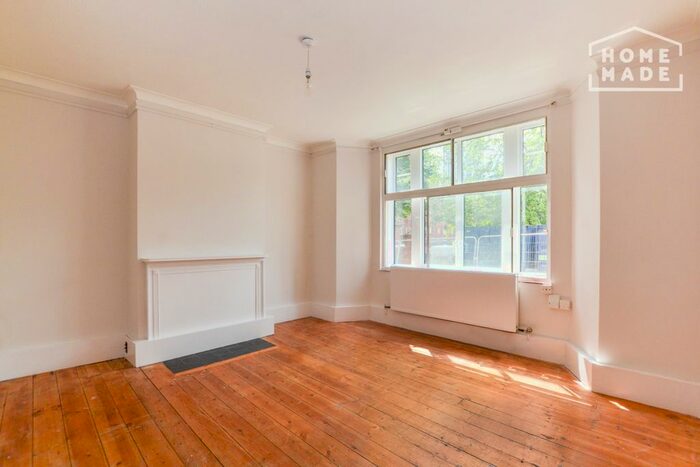 2 Bedroom Flat To Rent In Fairfield Drive, London, SW18