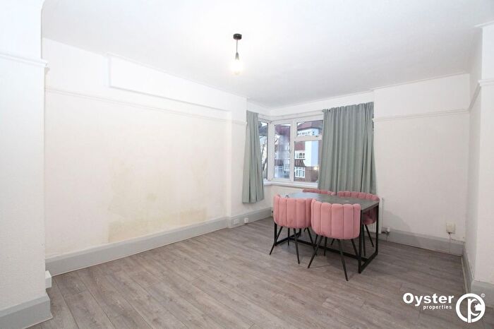 2 Bedroom Flat To Rent In Highfield Avenue, Shirley Court Highfield Avenue, NW9