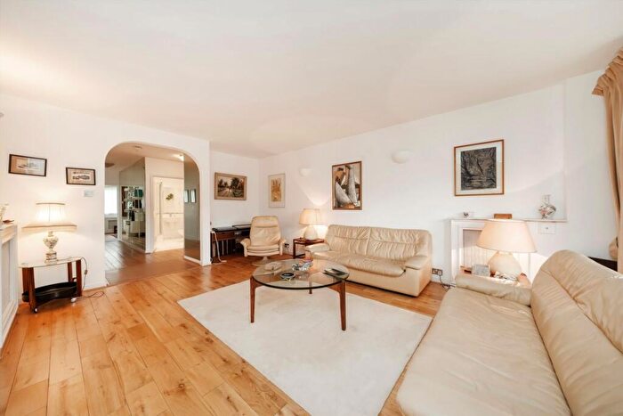 3 Bedroom Flat To Rent In Hall Road, St John's Wood, NW8