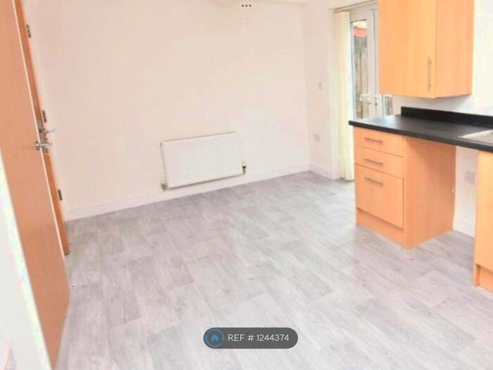 4 Bedroom Terraced House To Rent In Garden Mews, Darwen, BB3