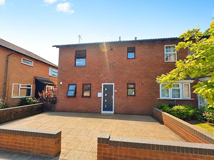3 Bedroom House To Rent In Tweedsmuir Court, CB4