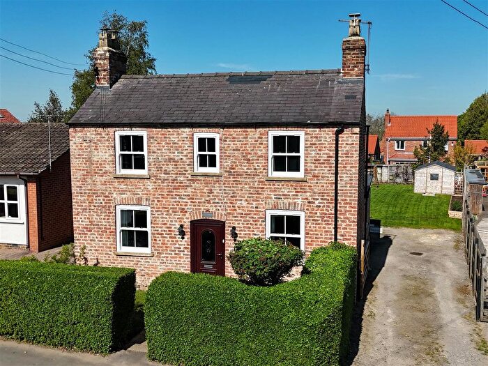 4 Bedroom Detached House For Sale In North End, Raskelf, York, YO61