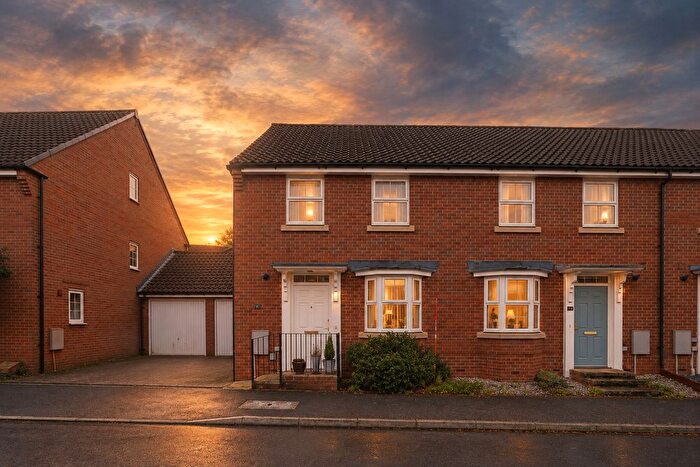 3 Bedroom Semi Detached House For Sale In Collett Road, Norton Fitzwarren, Taunton, TA2