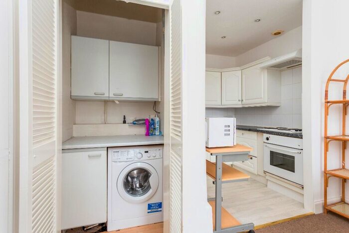 1 Bedroom Flat To Rent In Rossie Place, Abbeyhill, Edinburgh, EH7