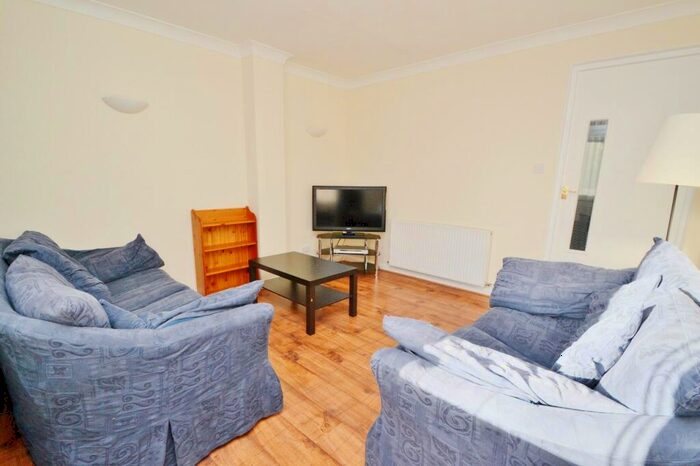 4 Bedroom Terraced House To Rent In Southampton, SO15
