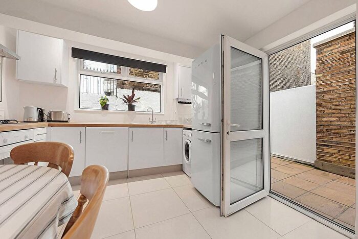 2 Bedroom Flat To Rent In Shuttleworth Road, Battersea, London, SW11