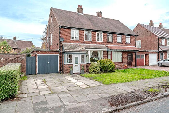 5 Bedroom Semi Detached House For Sale In Bannister Drive, Leyland, PR25