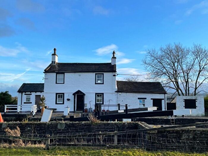 2 Bedroom Cottage For Sale In Colne Road, Colne, Lancashire, BB8