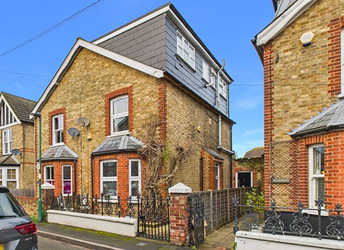 4 Bedroom Semi-Detached House For Sale In Princes Road, Bourne End, Buckinghamshire, SL8