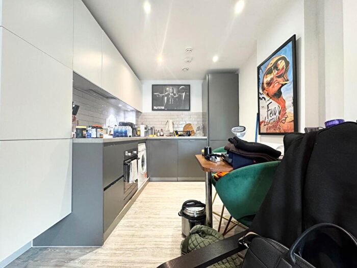 1 Bedroom Apartment To Rent In Embankment House -, P20