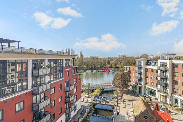 2 Bedroom Apartment For Sale In Charter Quay, Kingston Upon Thames, KT1