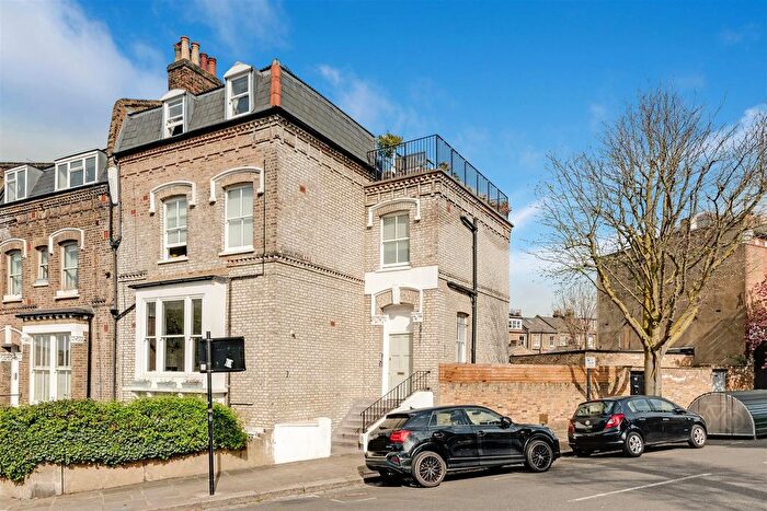 3 Bedroom Flat For Sale In Lady Somerset Road, London, NW5