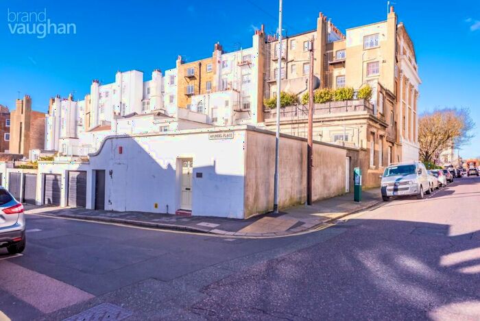 2 Bedroom Flat To Rent In Sussex Square, Brighton, East Sussex, BN2