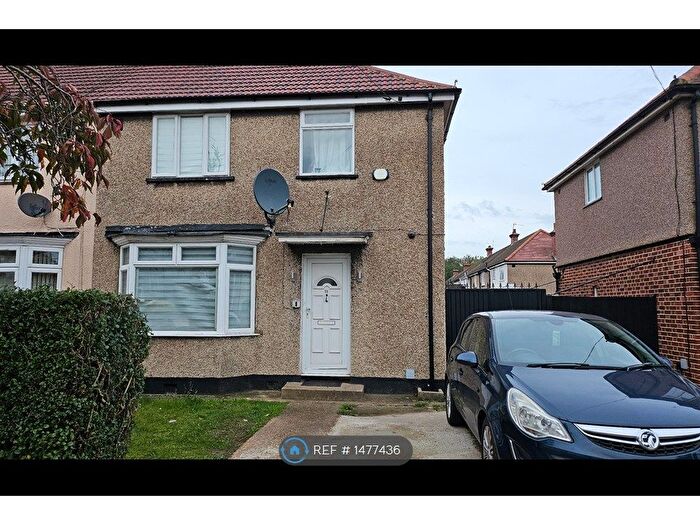 3 Bedroom Semi-Detached House To Rent In Swanage Waye, Hayes, UB4