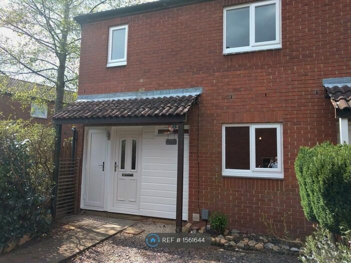3 Bedroom End Of Terrace House To Rent In Marnock Square, Northampton, NN4