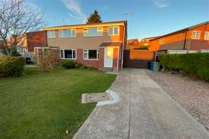 3 Bedroom House To Rent In Bluebank View, New Whittington, S43