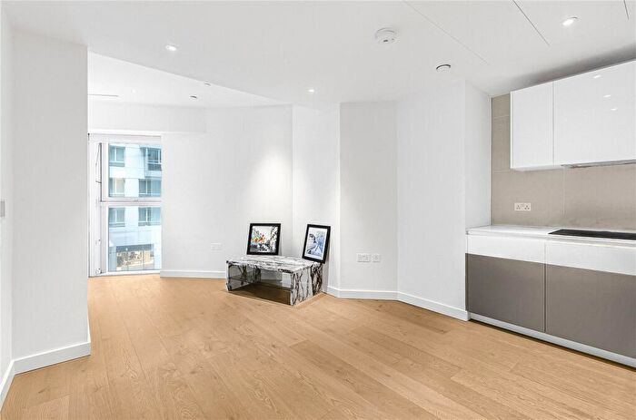 Studio To Rent In Electric Boulevard, London, SW11