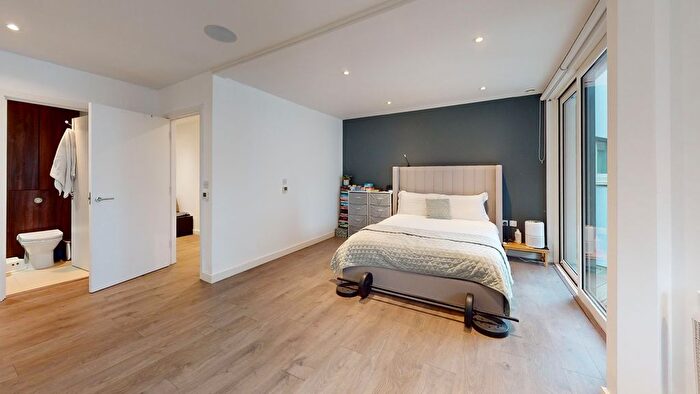 2 Bedroom Flat For Sale In Rossetti Apartments, Saffron Central Square, Croydon, CR0