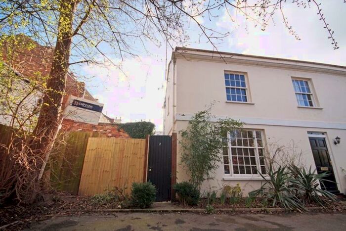 1 Bedroom House To Rent In Town Centre, GL50