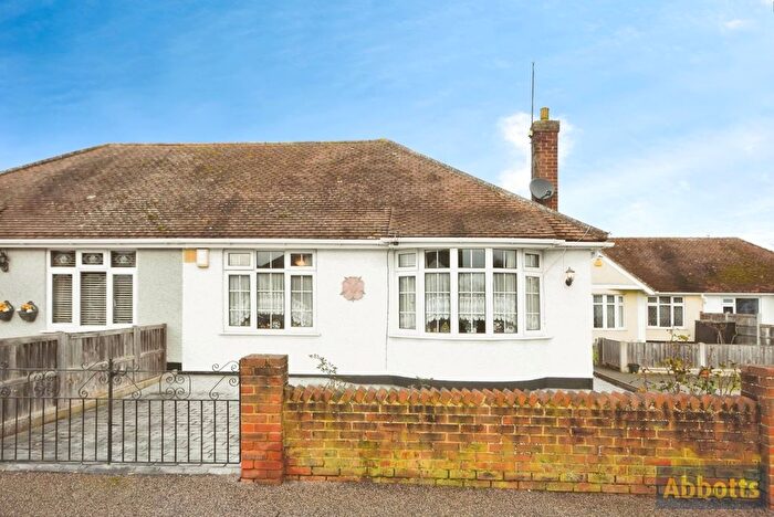 2 Bedroom Bungalow For Sale In Ethelred Gardens, Wickford, Essex, SS11