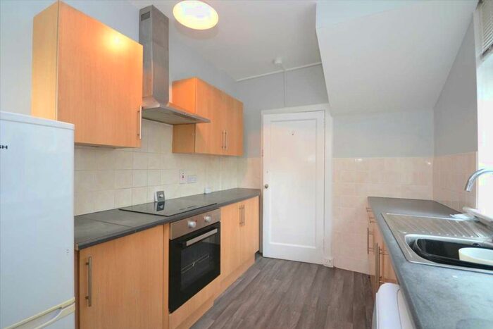 3 Bedroom Semi-Detached House For Sale In York Drive, Burnside, Glasgow, G73