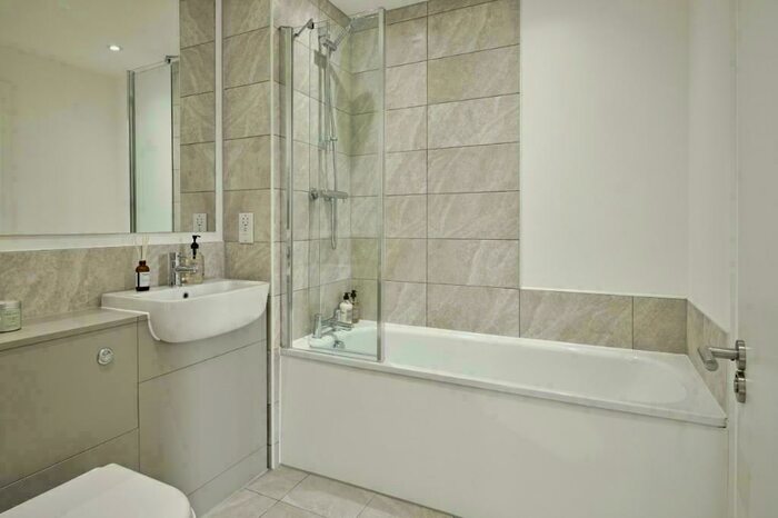 2 Bedroom Apartment To Rent In Upper Wharf Street, Manchester, Greater Manchester, M5