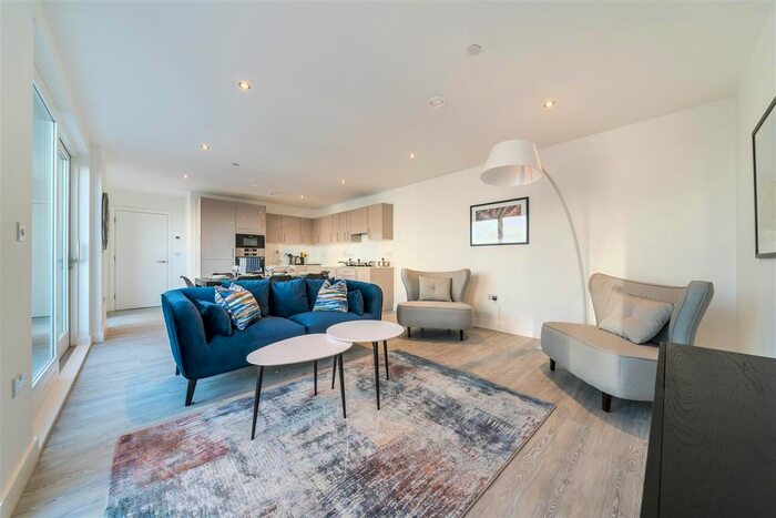 3 Bedroom Flat To Rent In Trinity Way, Acton, London, W3