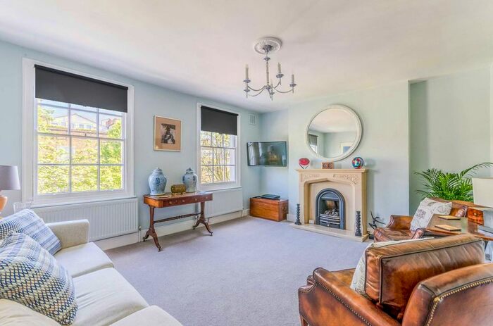 2 Bedroom Maisonette To Rent In Gerrard Road, Angel, London, N1