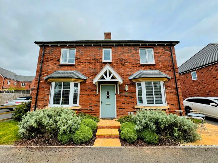 4 Bedroom House To Rent In The Locks, Long Itchington, CV47