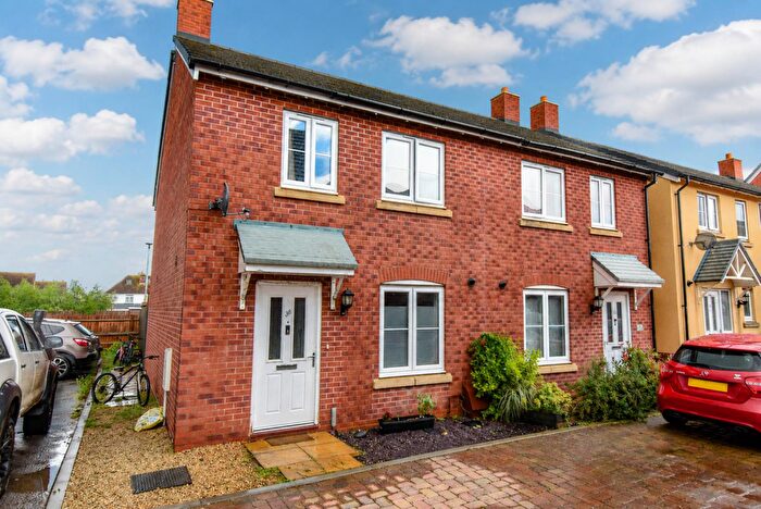 3 Bedroom End Of Terrace House For Sale In Brunel Road, Cam, Dursley, GL11