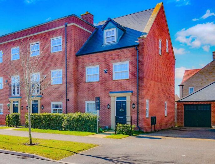 3 Bedroom End Of Terrace House For Sale In Carnaile Road, Alconbury Weald, PE28