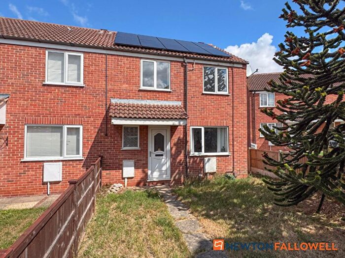 3 Bedroom Terraced House For Sale In Mill Green, Newark, NG24