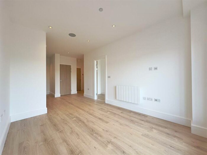 1 Bedroom Apartment To Rent In Pycroft Road, Chertsey, KT16